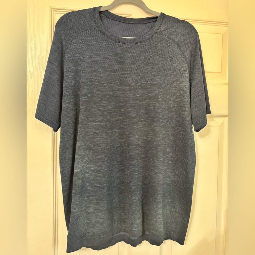 Lululemon men’s size L navy Metal Vent Tech short sleeve